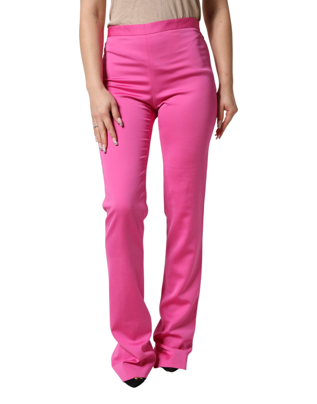 Pantalon décontracté rose en viscose à taille haute et coupe droite de la marque Versace, visible en image.