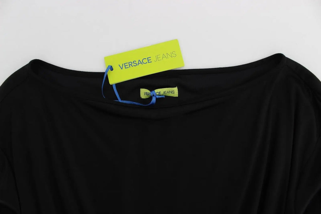 Robe noire versace jeans en modal soie avec encolure large détendue et tissu doux au genou