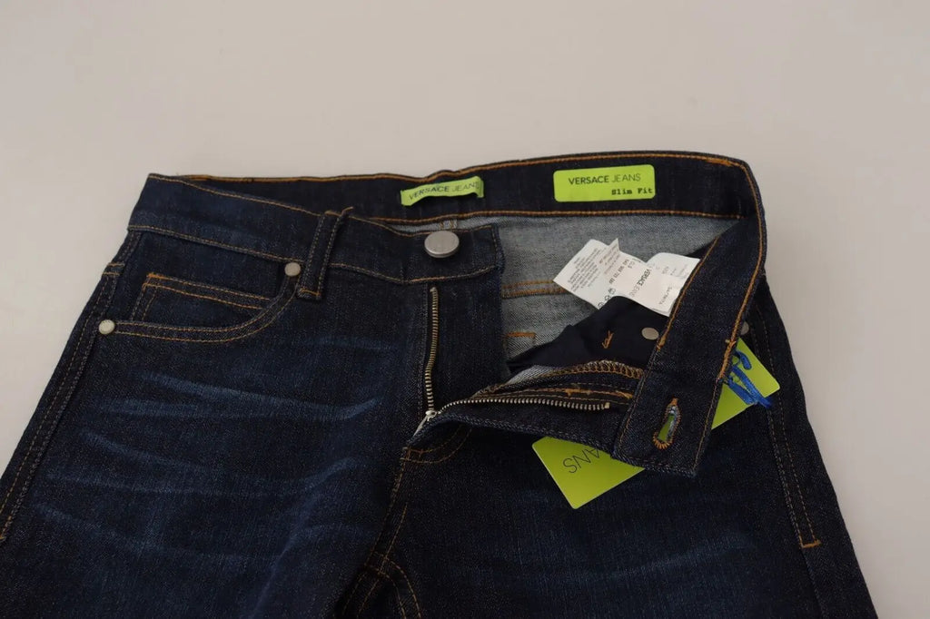 Jean slim en denim skinny bleu foncé versace en coton avec couture contrastante et étiquettes vertes