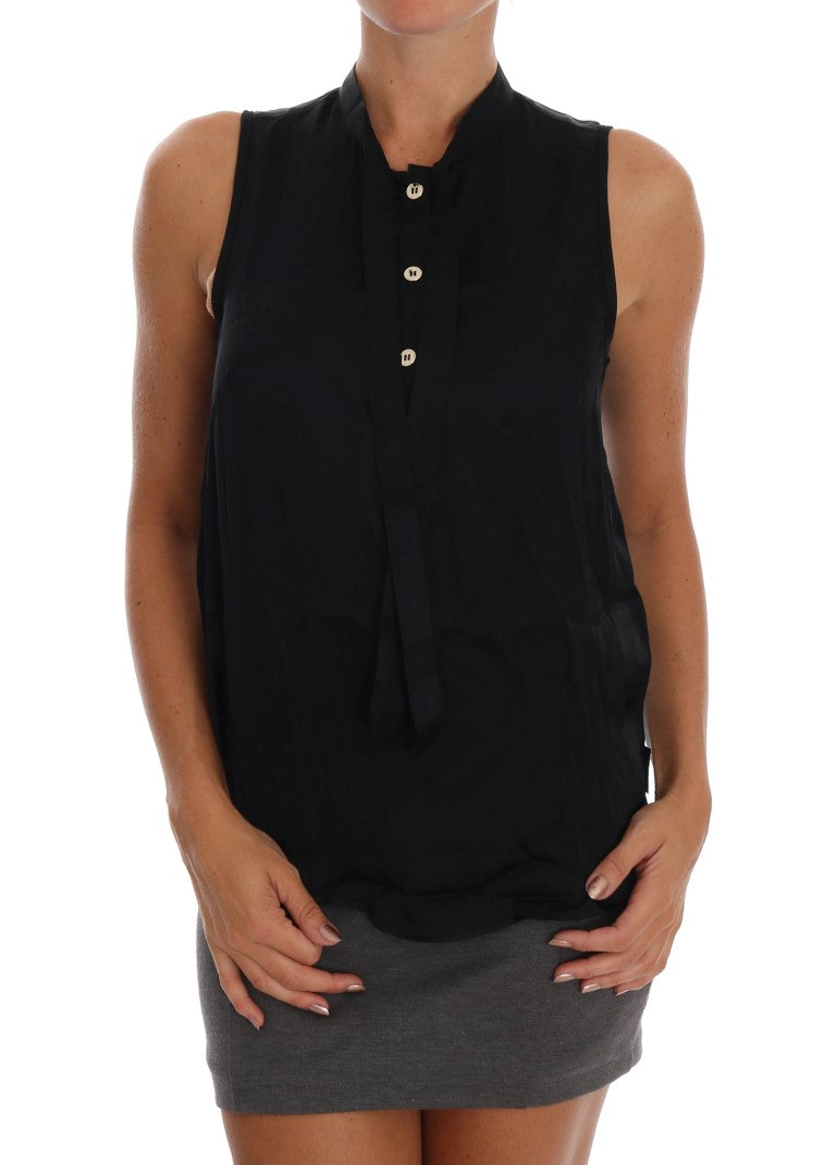 Blouse sans manches en viscose noire de la marque Versace Jeans, avec coupe élégante et détails modernes visible sur l'image.
