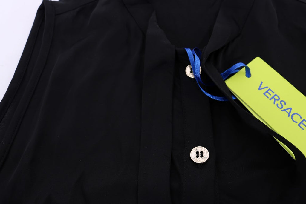 Blouse sans manches en viscose noire de Versace Jeans, haut élégant avec détails modernes, visible sur l’image.