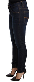 Jean slim en denim bleu foncé Versace Jeans en coton à taille basse, visible avec détails de couture et coupe ajustée.