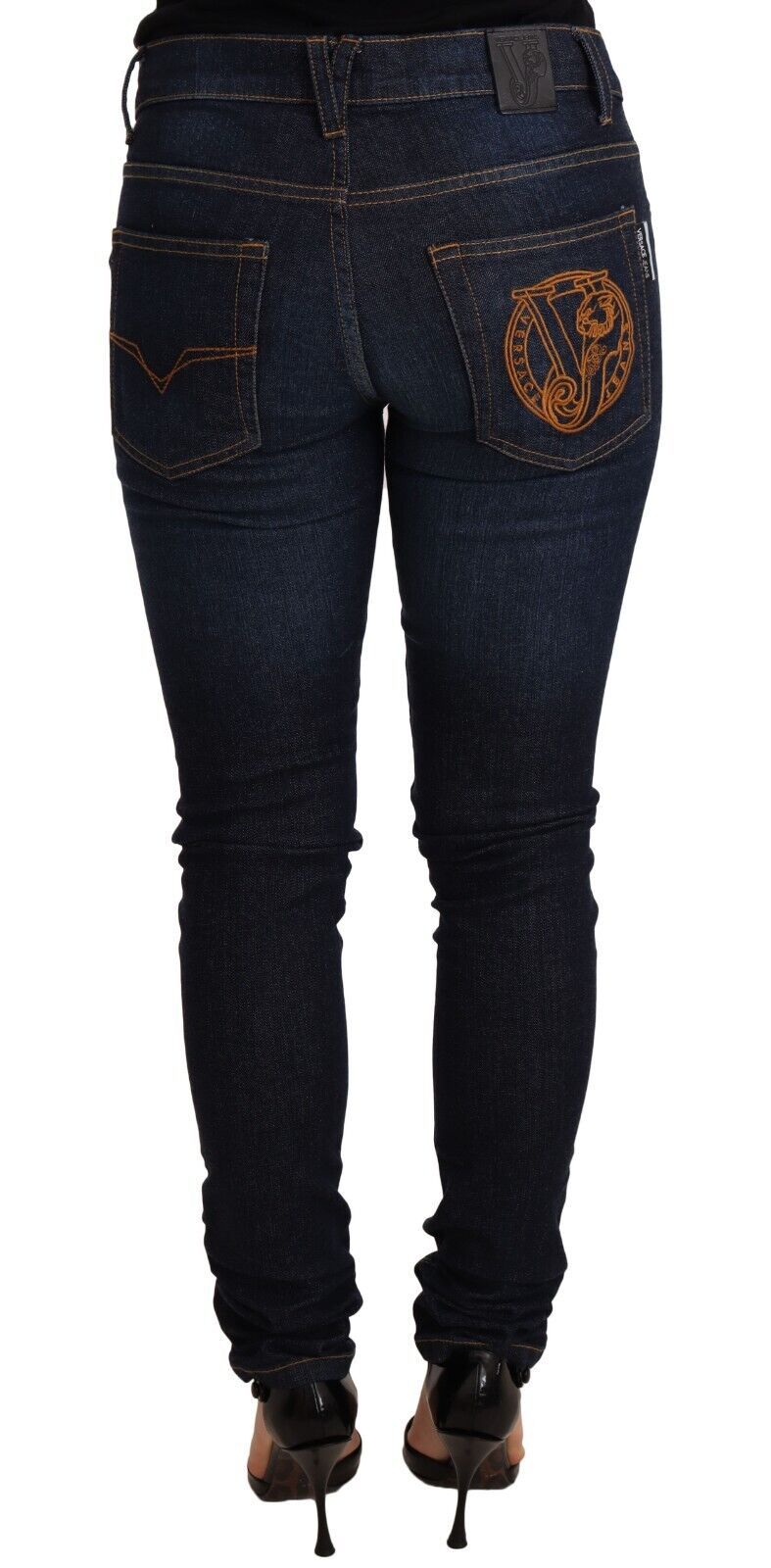 Jeans skinny en denim bleu foncé de Versace Jeans, taille basse, en coton, coupe ajustée et moderne.