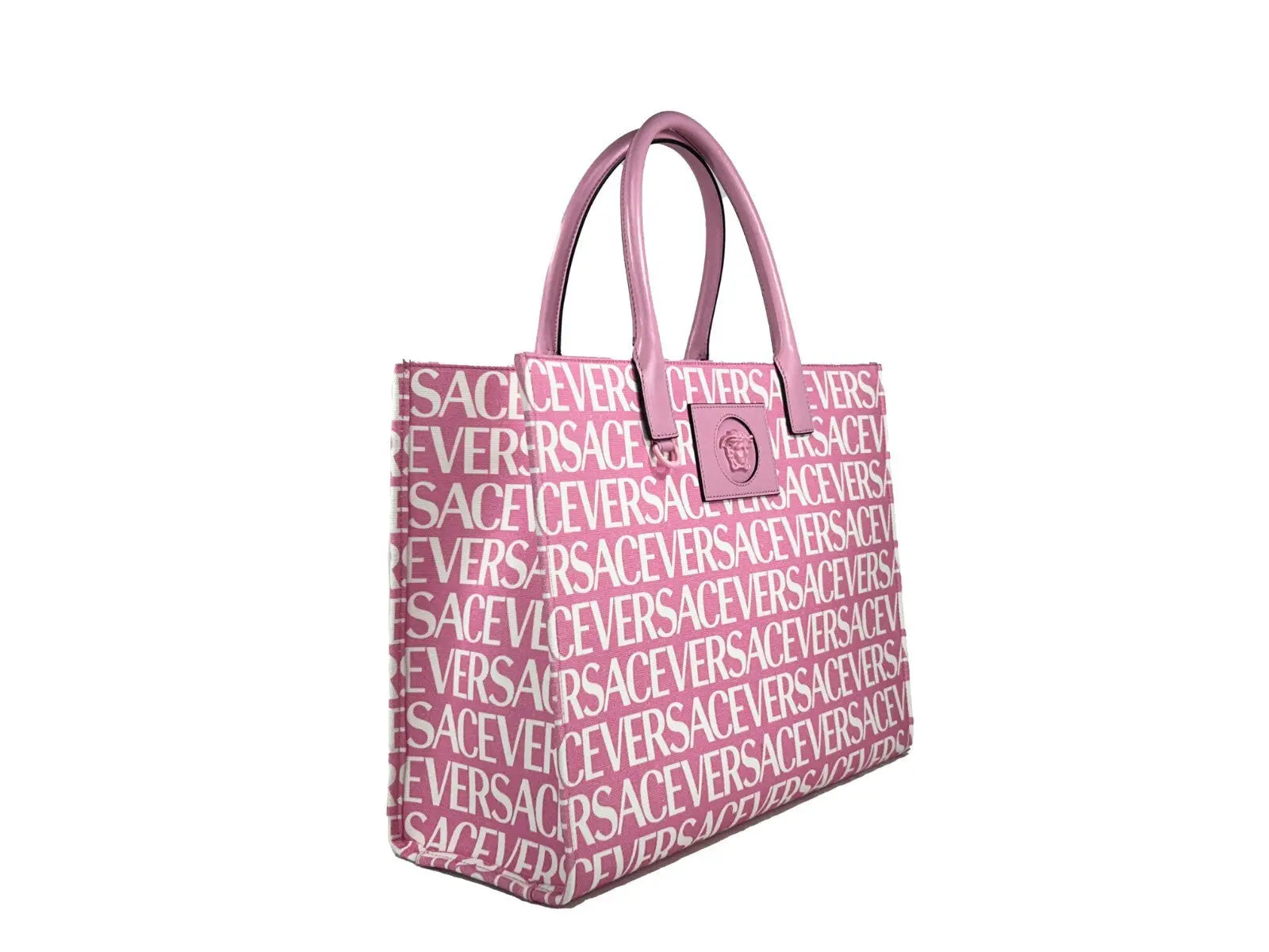 Sac tote versace medusa large en toile baby pink avec lettrage versace blanc répété et anse en cuir rose assorti