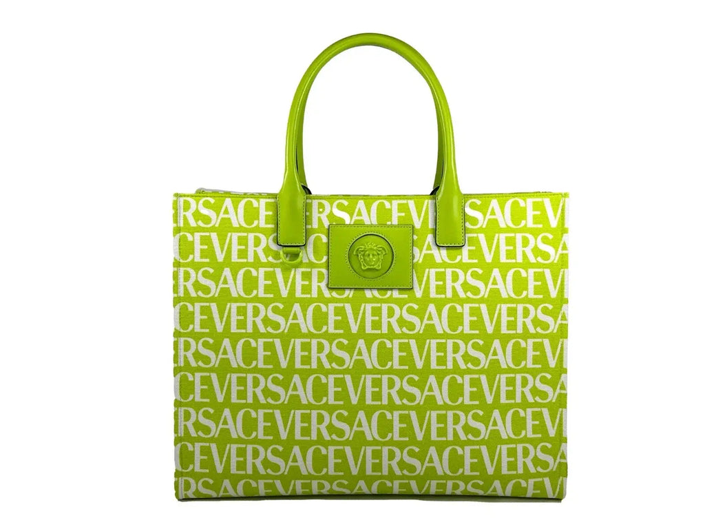 Sac fourre-tout versace medusa vert citron en toile avec lettrage blanc répétitif versace et plaque logo tête de meduse