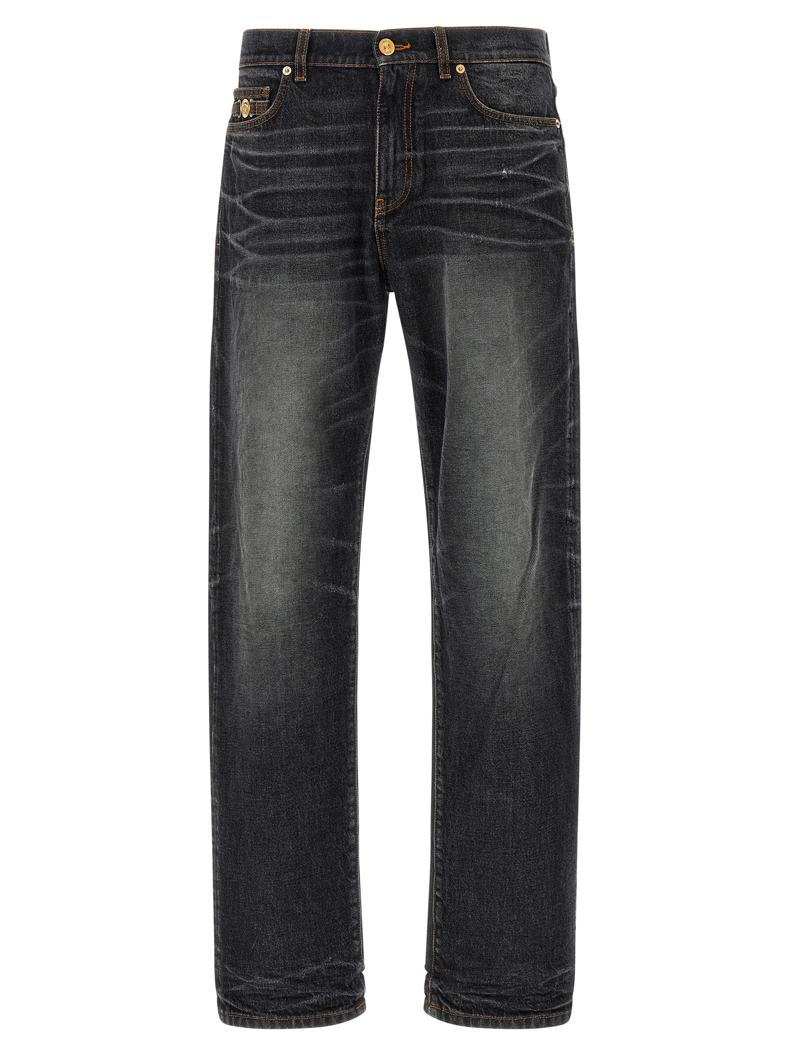 Jeans droits en coton noir de Versace, pantalon élégant avec coupe droite, détails de la marque, porté sur un mannequin.