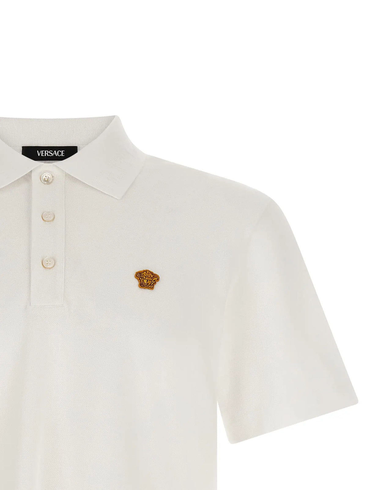 Versace polo blanc en coton avec emblem meduse dore sur la poitrine et boutons assortis